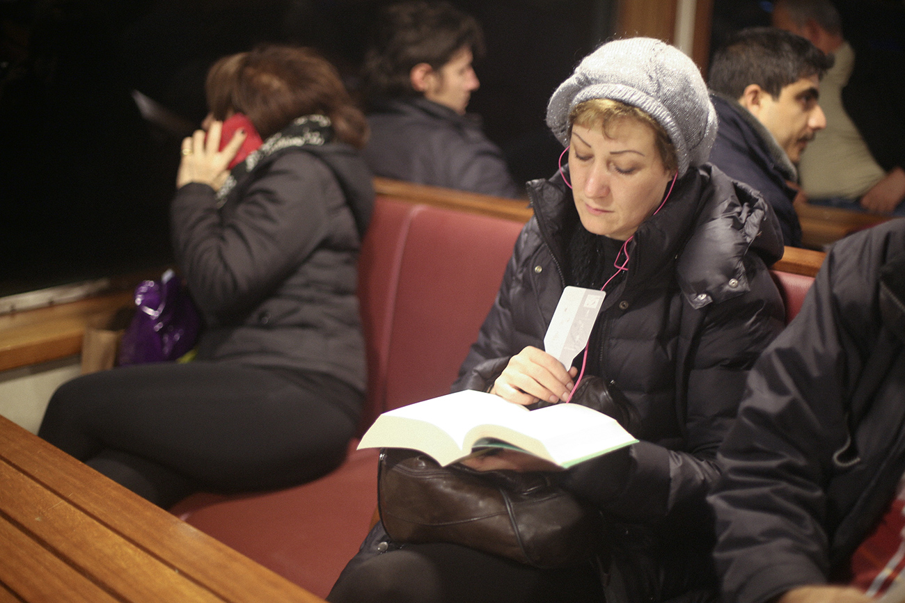 0112-azra-kohen-pi-vapur